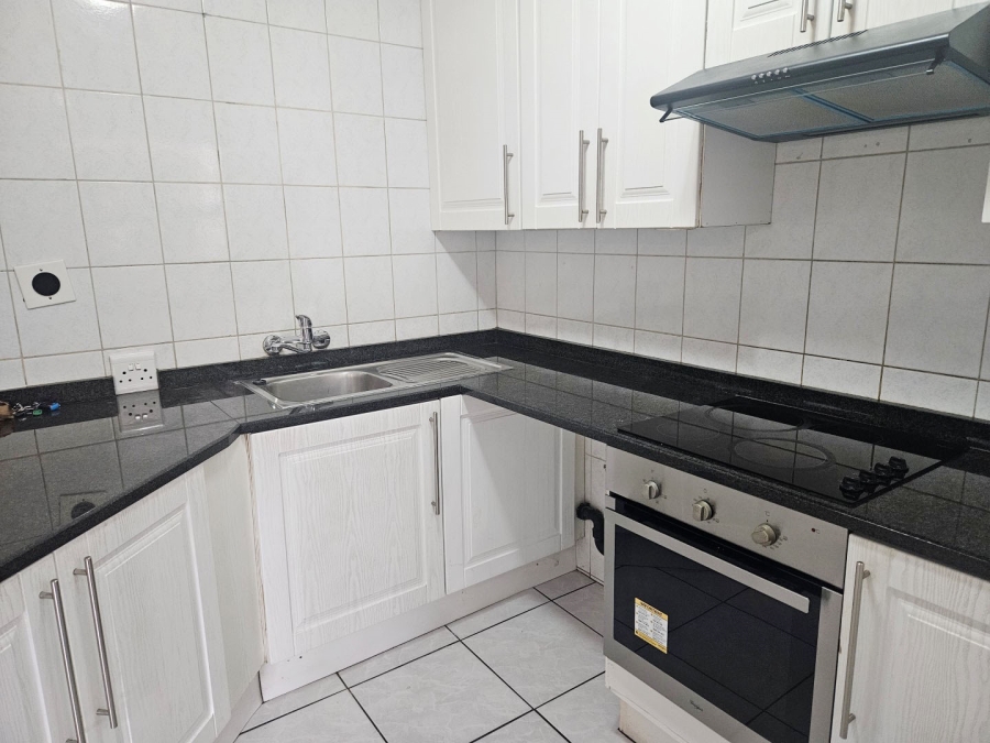 To Let 1 Bedroom Property for Rent in Eltonhill Gauteng