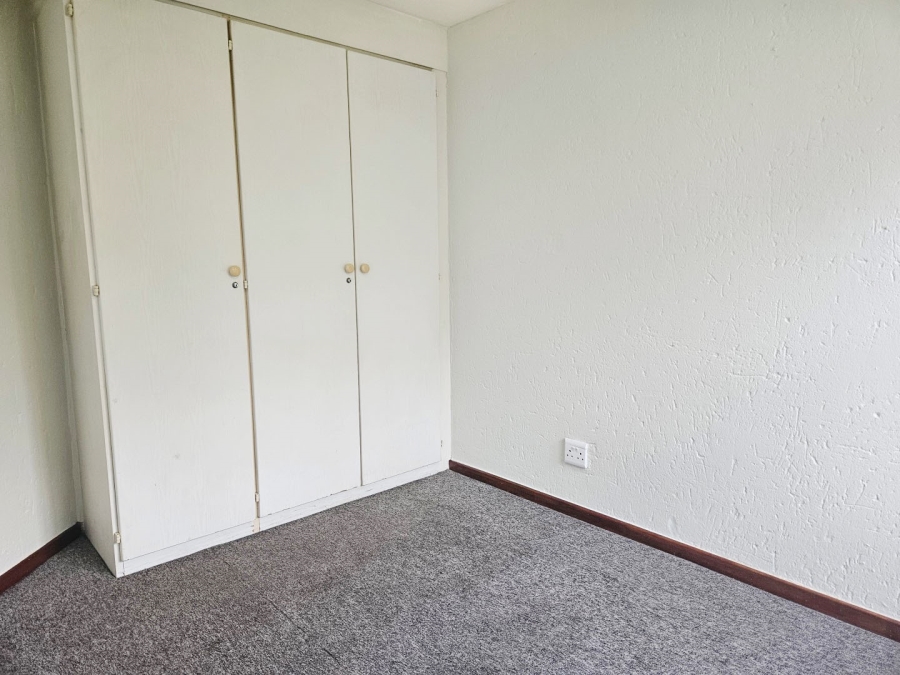 To Let 1 Bedroom Property for Rent in Eltonhill Gauteng