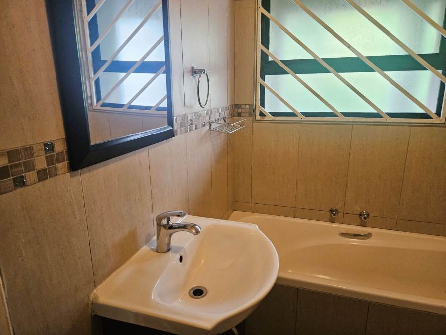 To Let 1 Bedroom Property for Rent in Eltonhill Gauteng