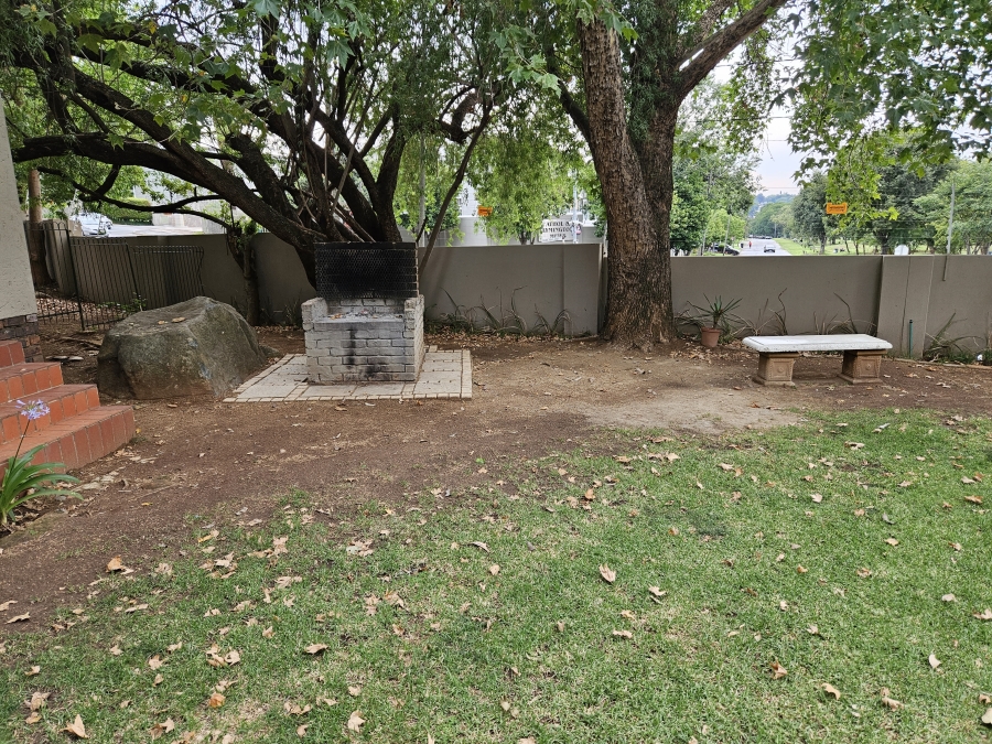 To Let 1 Bedroom Property for Rent in Eltonhill Gauteng