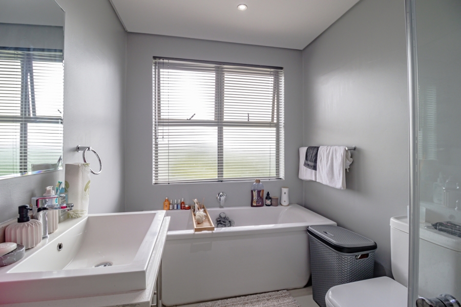 1 Bedroom Property for Sale in Broadacres Gauteng