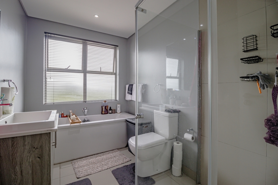 1 Bedroom Property for Sale in Broadacres Gauteng