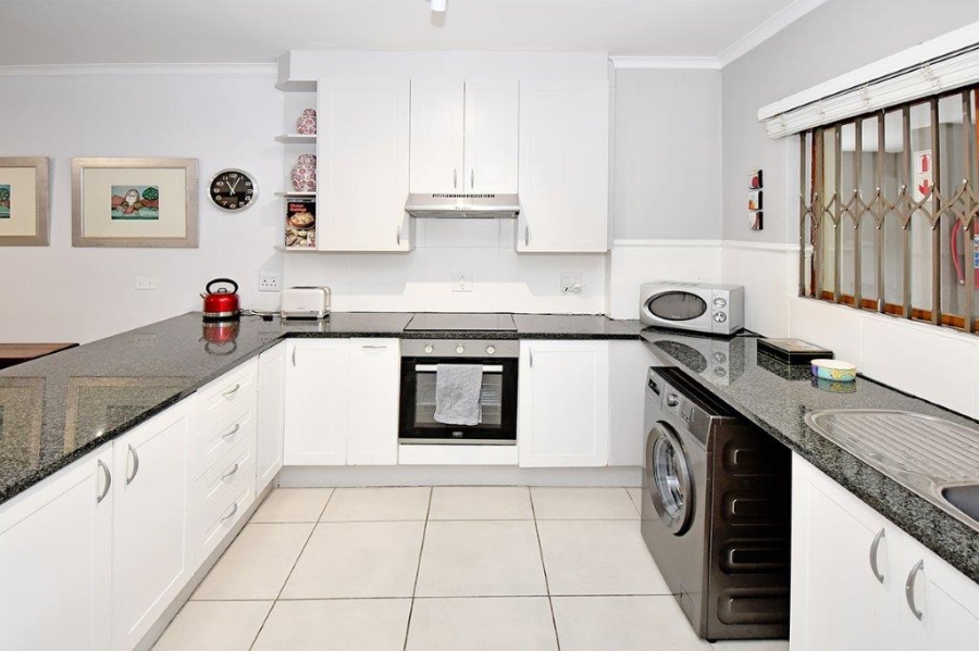 2 Bedroom Property for Sale in Atholl Gauteng