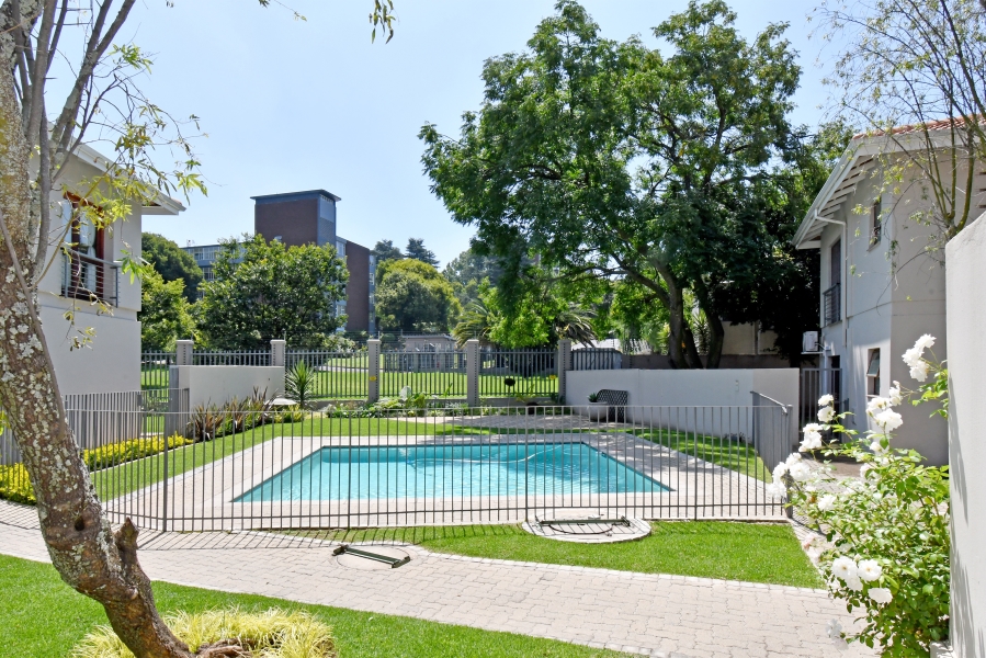 2 Bedroom Property for Sale in Atholl Gauteng