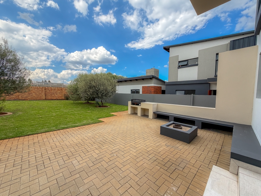 3 Bedroom Property for Sale in Midstream Meadows Gauteng