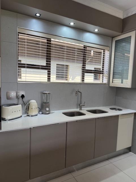 4 Bedroom Property for Sale in Crystal Park Gauteng