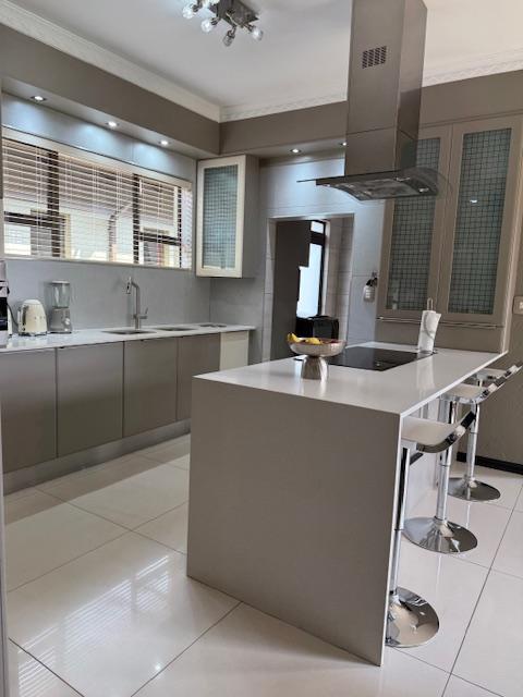 4 Bedroom Property for Sale in Crystal Park Gauteng