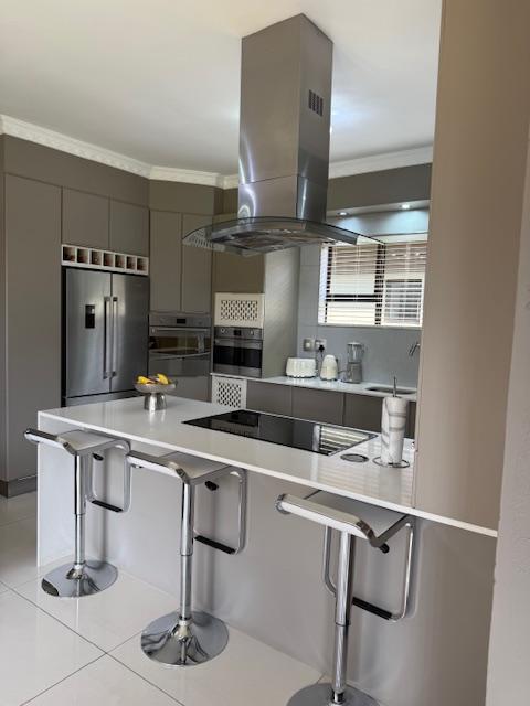 4 Bedroom Property for Sale in Crystal Park Gauteng