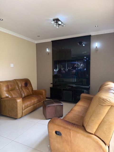 4 Bedroom Property for Sale in Crystal Park Gauteng