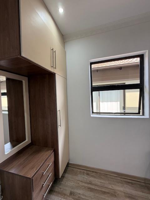 4 Bedroom Property for Sale in Crystal Park Gauteng