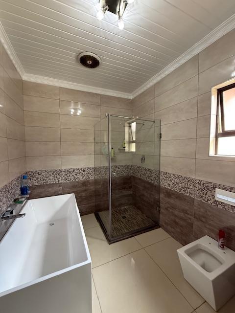 4 Bedroom Property for Sale in Crystal Park Gauteng