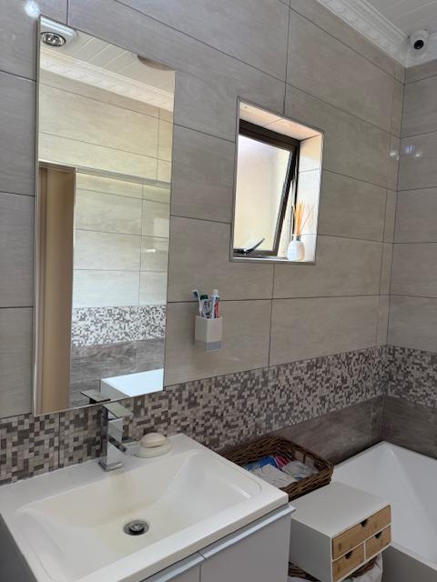 4 Bedroom Property for Sale in Crystal Park Gauteng