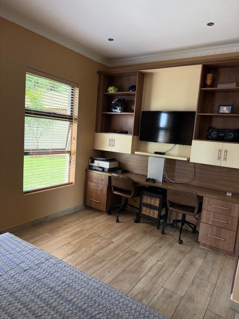 4 Bedroom Property for Sale in Crystal Park Gauteng