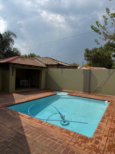4 Bedroom Property for Sale in Crystal Park Gauteng