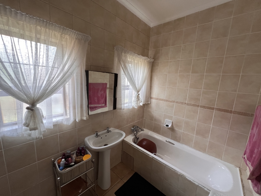 To Let 3 Bedroom Property for Rent in Meyersdal Gauteng