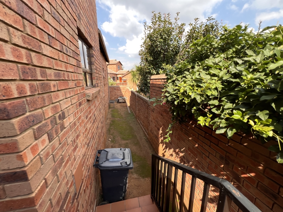 To Let 3 Bedroom Property for Rent in Meyersdal Gauteng