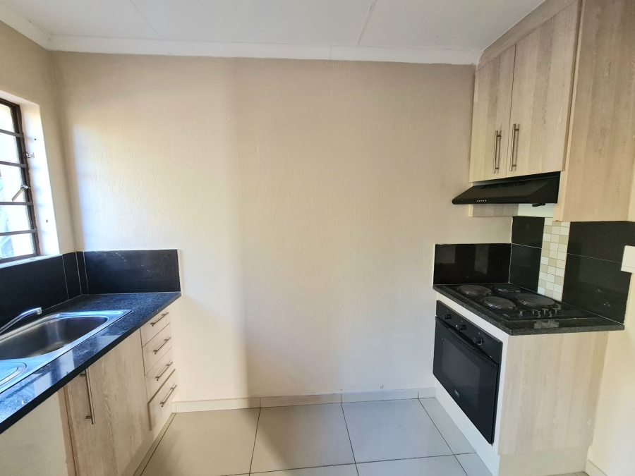 To Let 1 Bedroom Property for Rent in Olivedale Gauteng