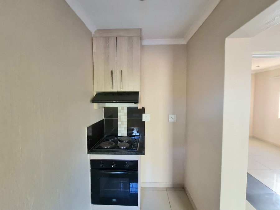 To Let 1 Bedroom Property for Rent in Olivedale Gauteng