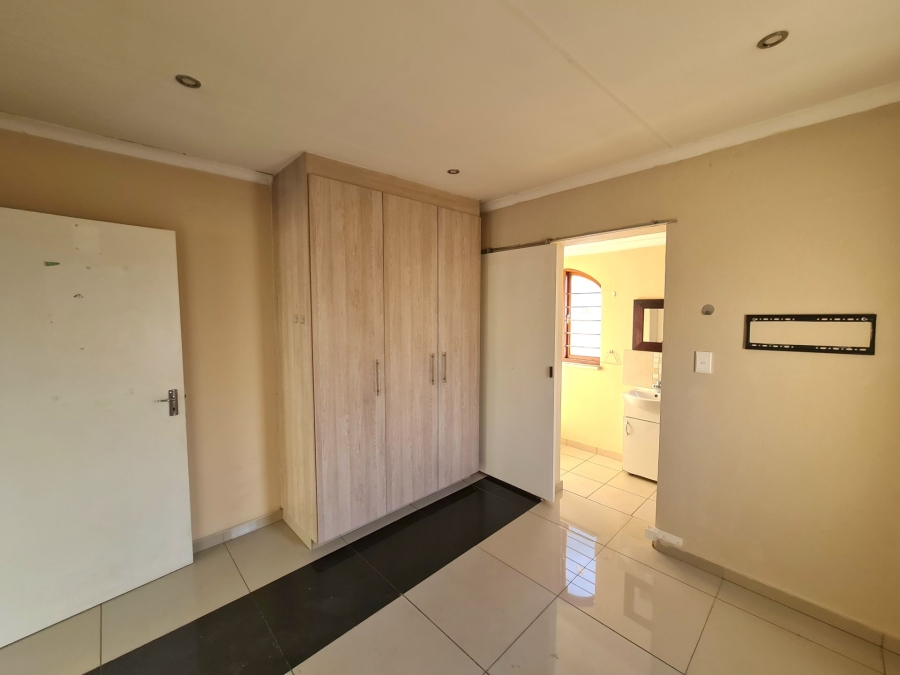 To Let 1 Bedroom Property for Rent in Olivedale Gauteng