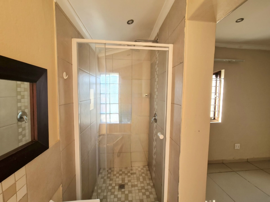 To Let 1 Bedroom Property for Rent in Olivedale Gauteng