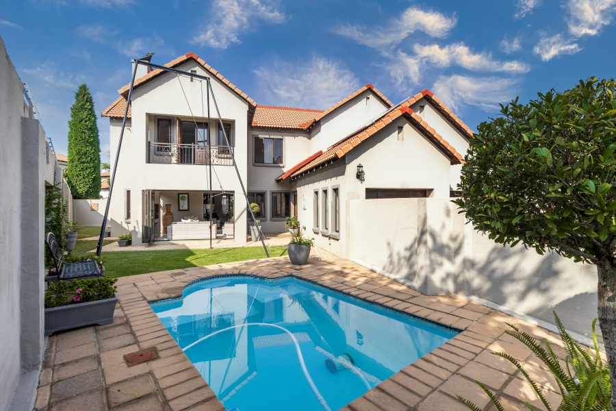 4 Bedroom Property for Sale in Bronberg Close Gauteng