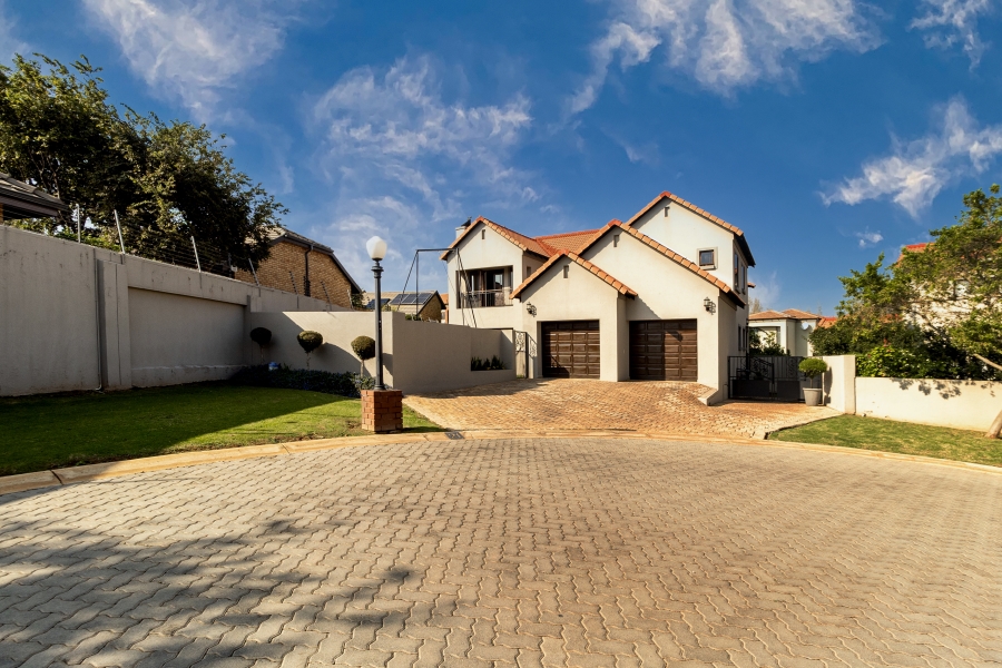 4 Bedroom Property for Sale in Bronberg Close Gauteng
