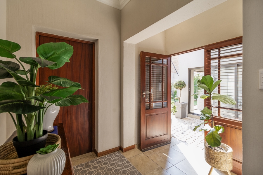 4 Bedroom Property for Sale in Bronberg Close Gauteng