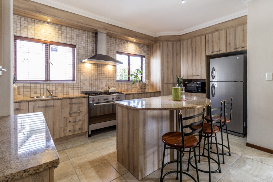 4 Bedroom Property for Sale in Bronberg Close Gauteng