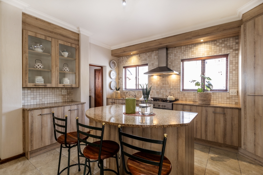 4 Bedroom Property for Sale in Bronberg Close Gauteng