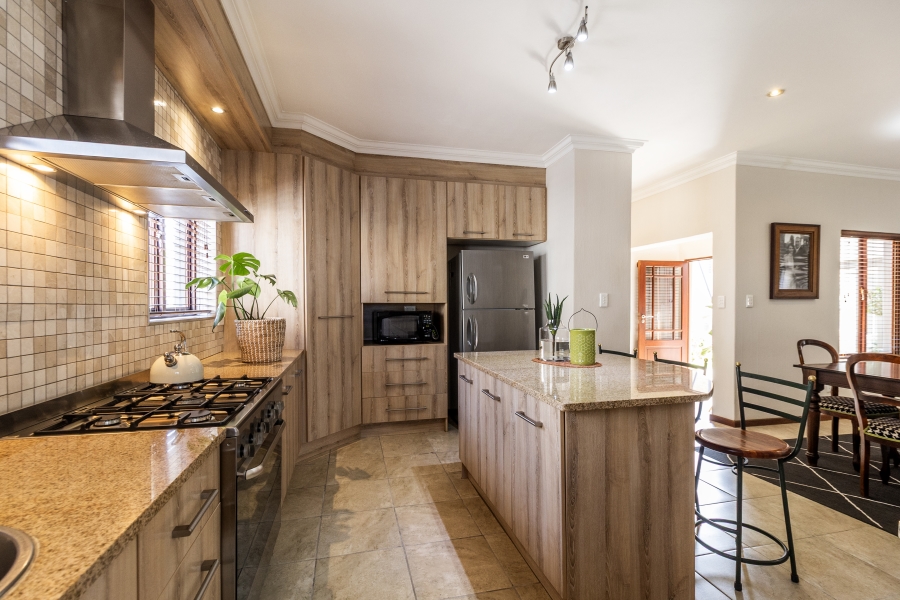 4 Bedroom Property for Sale in Bronberg Close Gauteng