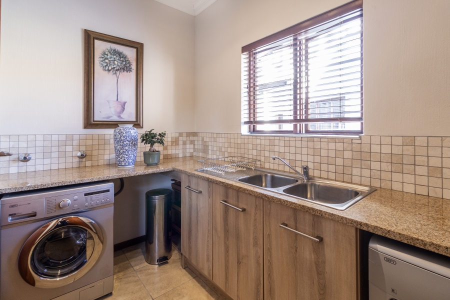 4 Bedroom Property for Sale in Bronberg Close Gauteng