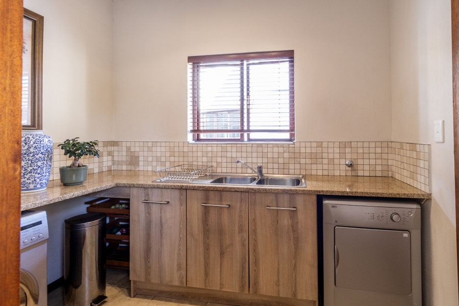 4 Bedroom Property for Sale in Bronberg Close Gauteng