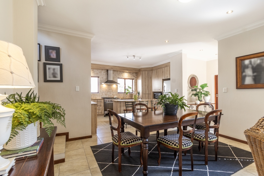 4 Bedroom Property for Sale in Bronberg Close Gauteng