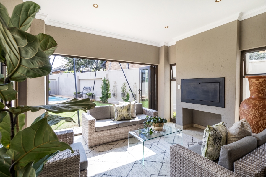 4 Bedroom Property for Sale in Bronberg Close Gauteng