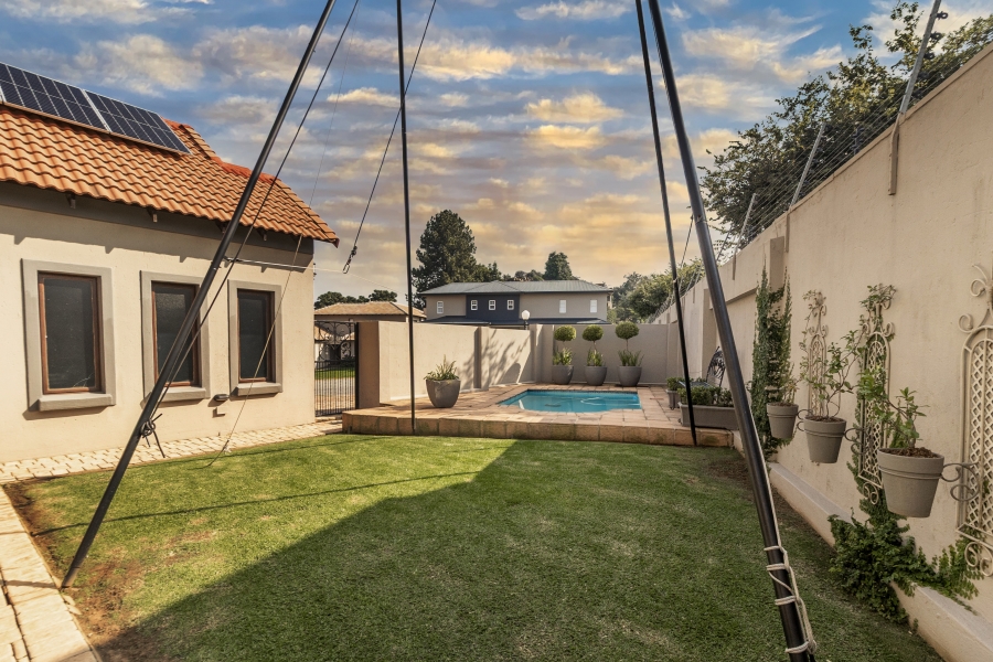 4 Bedroom Property for Sale in Bronberg Close Gauteng