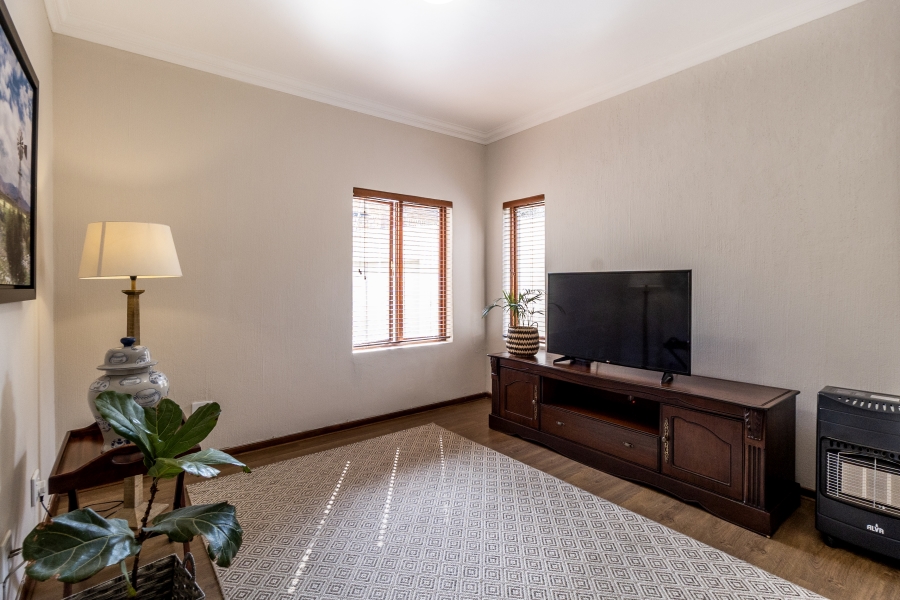 4 Bedroom Property for Sale in Bronberg Close Gauteng