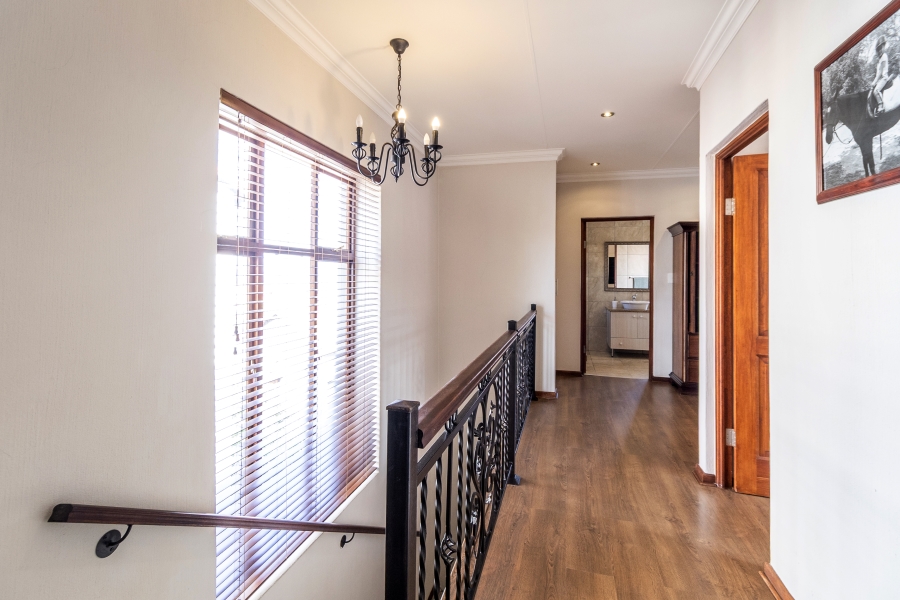 4 Bedroom Property for Sale in Bronberg Close Gauteng