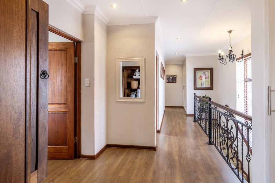 4 Bedroom Property for Sale in Bronberg Close Gauteng