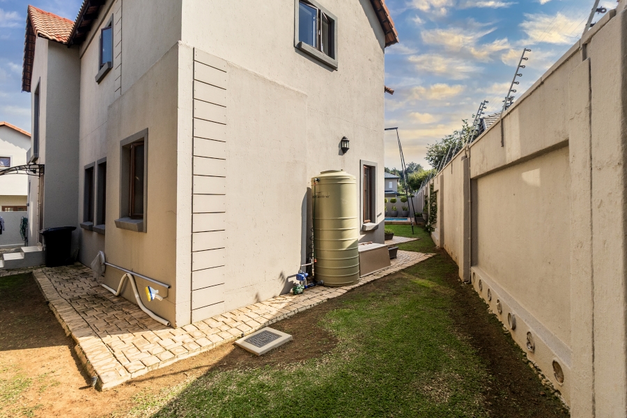 4 Bedroom Property for Sale in Bronberg Close Gauteng