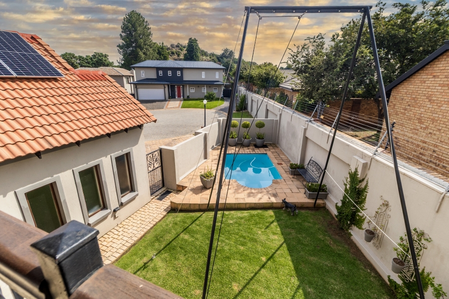 4 Bedroom Property for Sale in Bronberg Close Gauteng