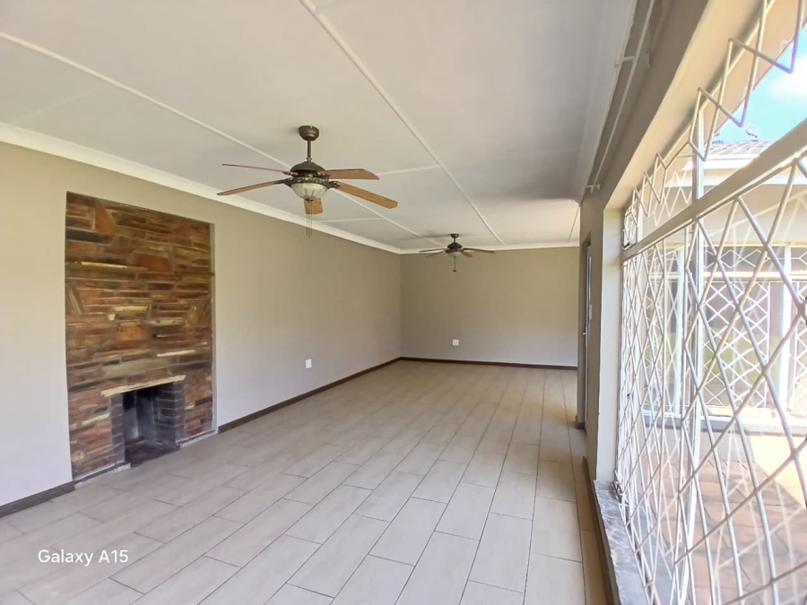 3 Bedroom Property for Sale in Sonneveld Gauteng