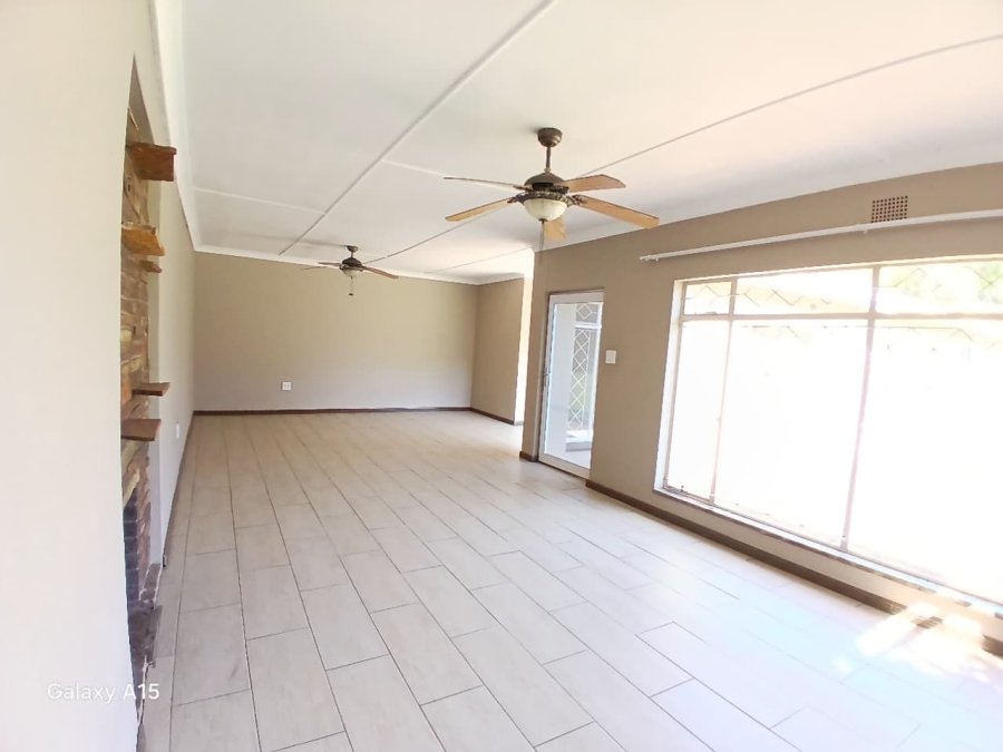 3 Bedroom Property for Sale in Sonneveld Gauteng
