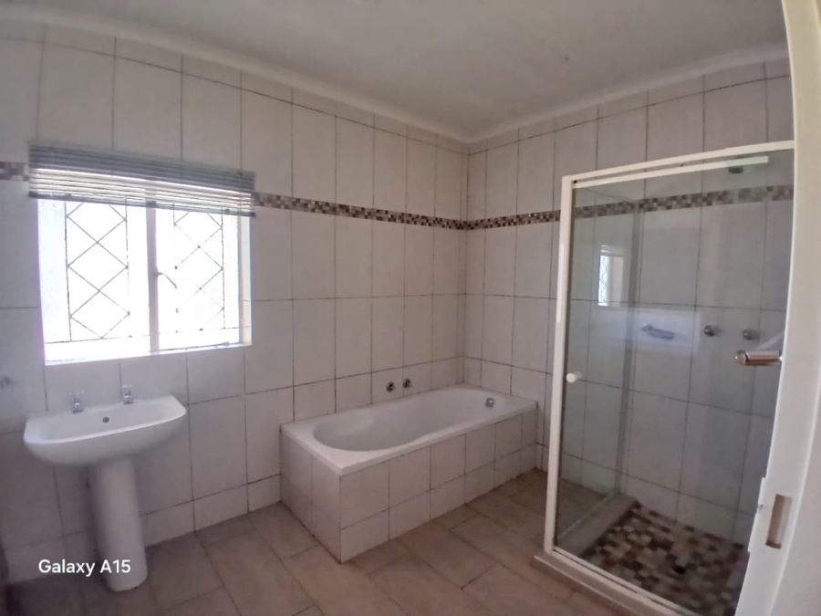 3 Bedroom Property for Sale in Sonneveld Gauteng