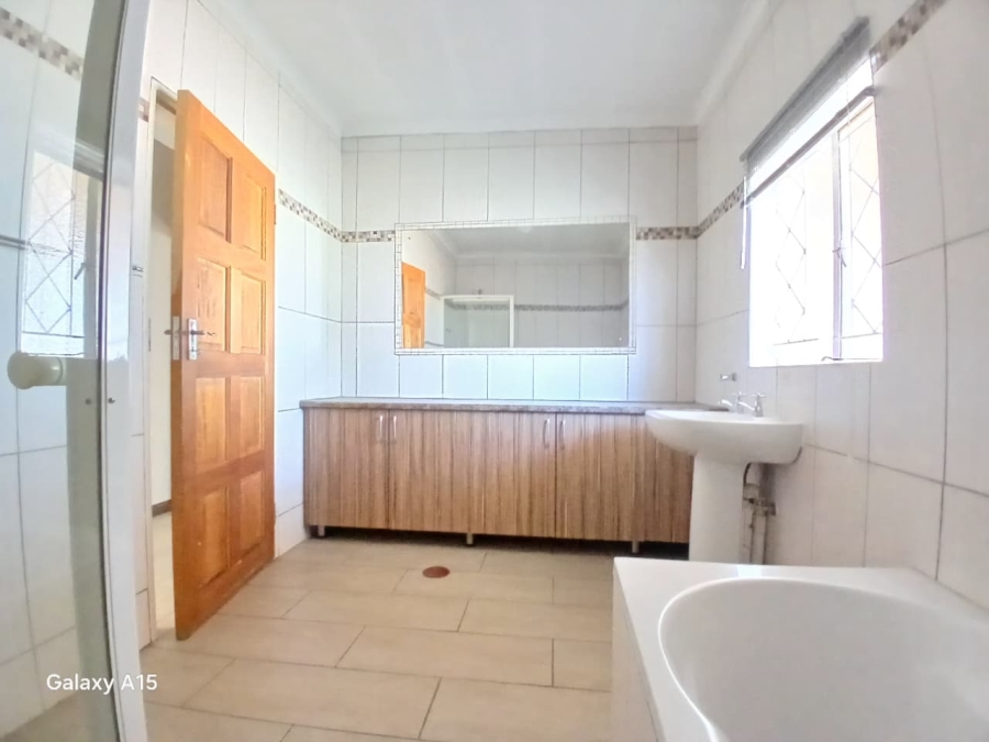 3 Bedroom Property for Sale in Sonneveld Gauteng