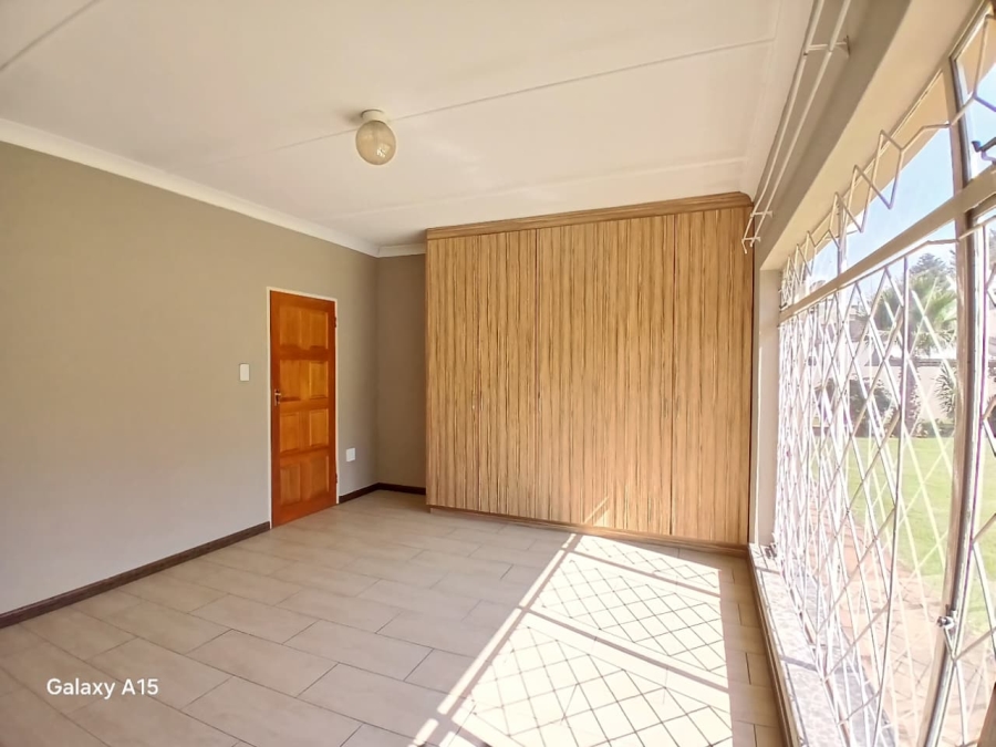 3 Bedroom Property for Sale in Sonneveld Gauteng