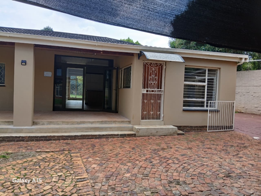 3 Bedroom Property for Sale in Sonneveld Gauteng