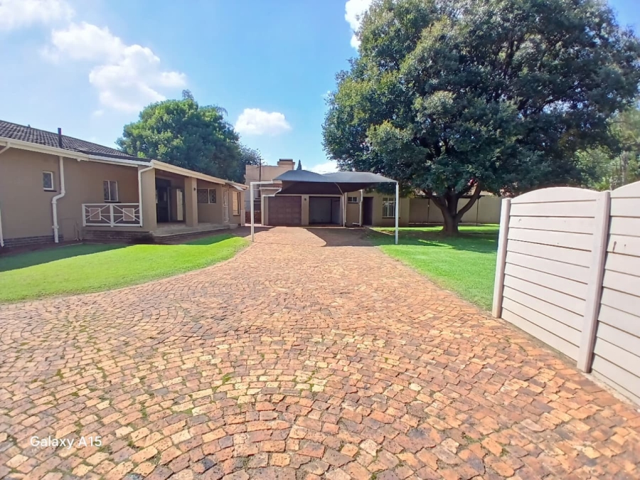 3 Bedroom Property for Sale in Sonneveld Gauteng