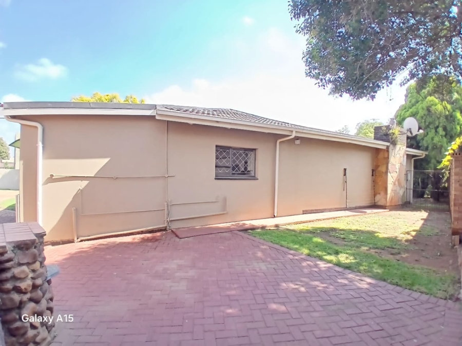 3 Bedroom Property for Sale in Sonneveld Gauteng