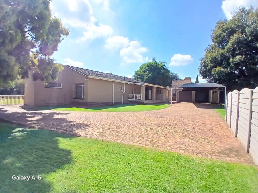 3 Bedroom Property for Sale in Sonneveld Gauteng