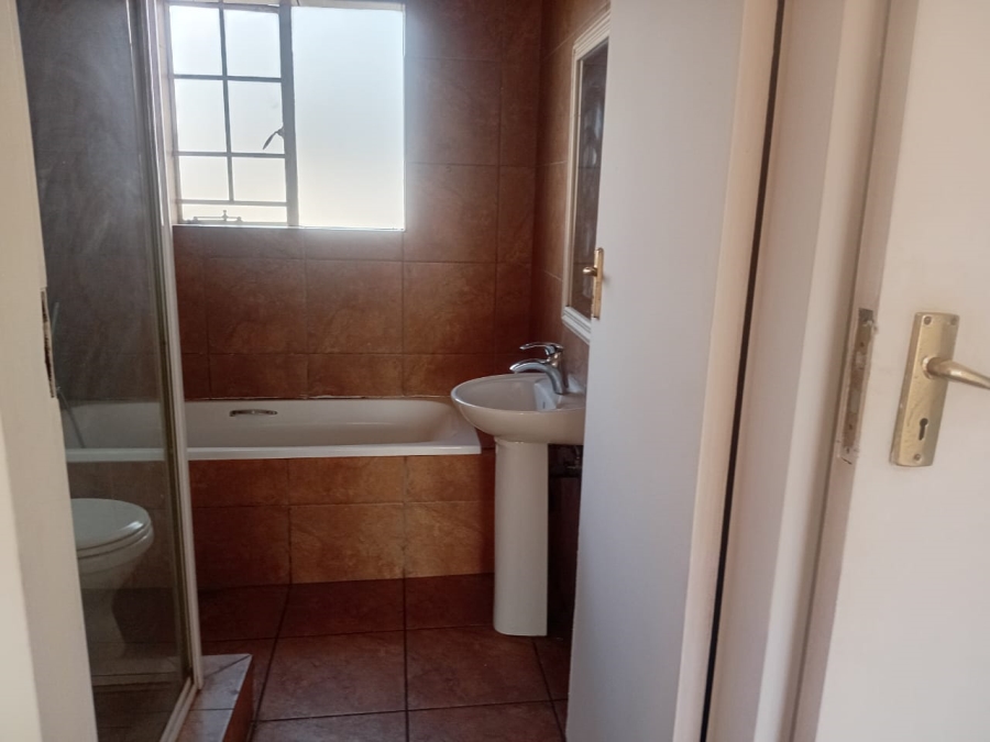 3 Bedroom Property for Sale in Glen Marais Gauteng